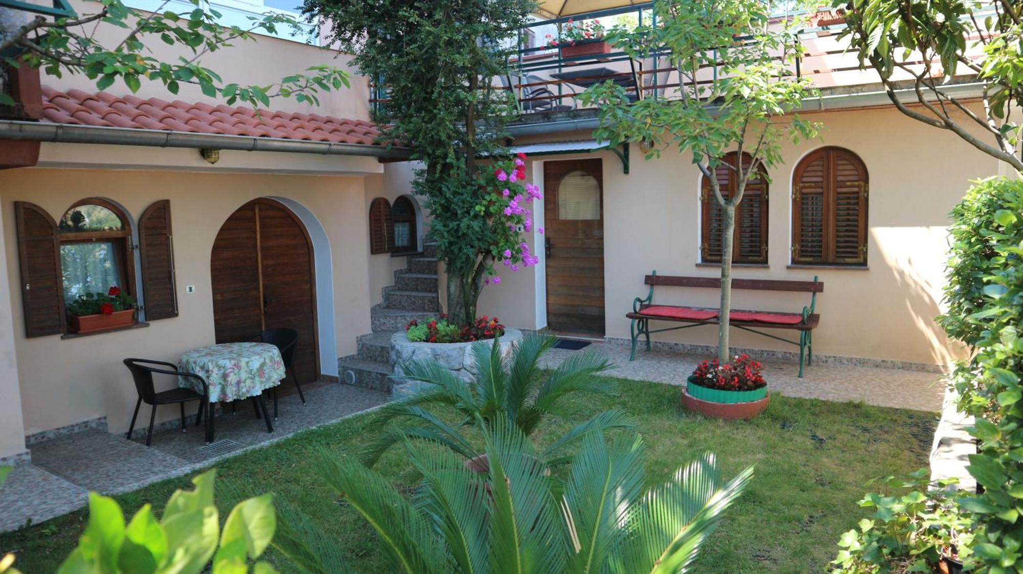 Apartments Komel Опатия Стая снимка